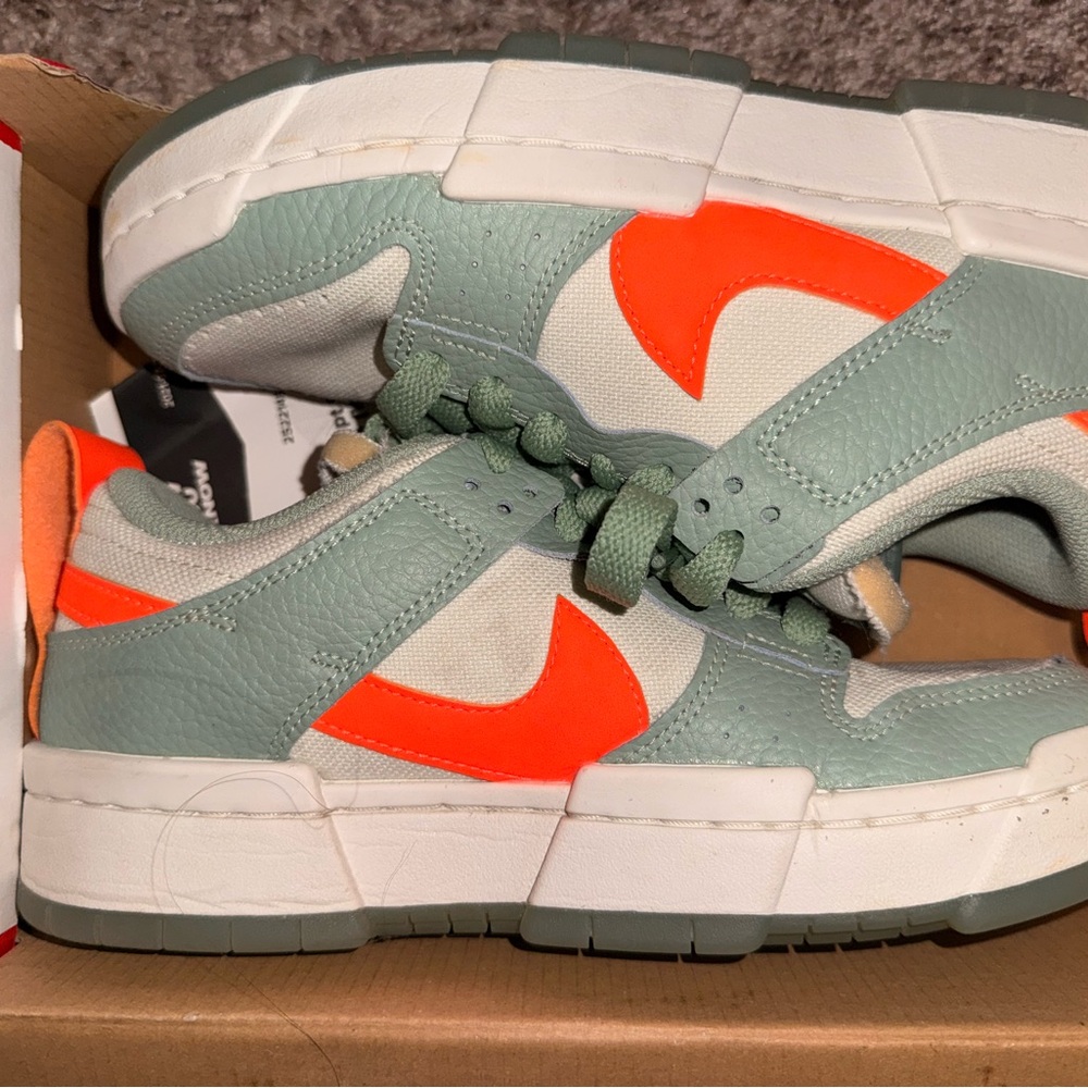 Nike Women’s Sneakers in Green and Orange